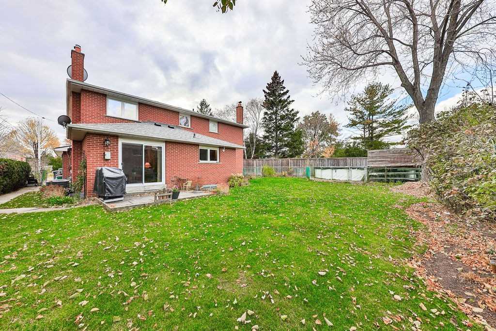 2551 Birch Cres