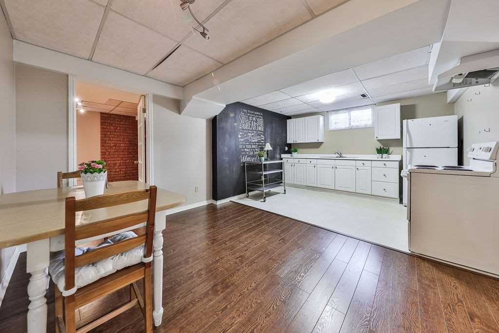 2551 Birch Cres