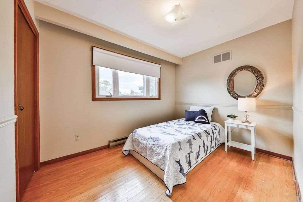 2551 Birch Cres