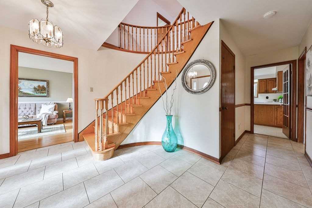 2551 Birch Cres