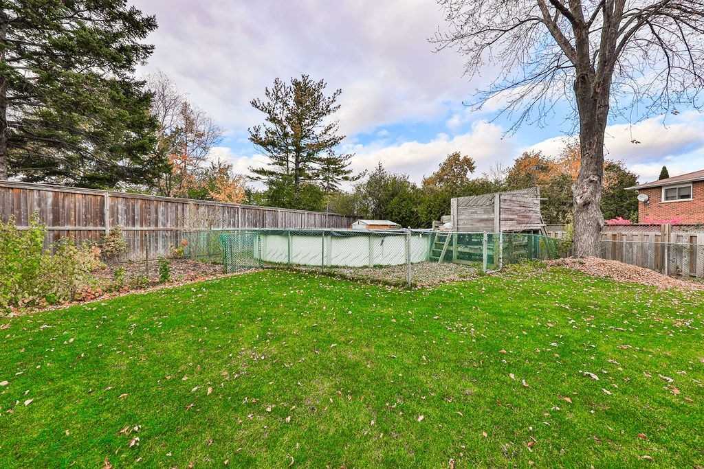 2551 Birch Cres