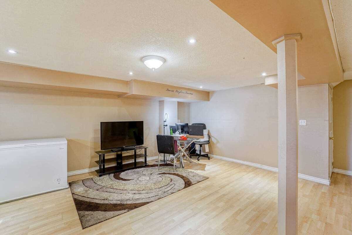 19 Anne Crt