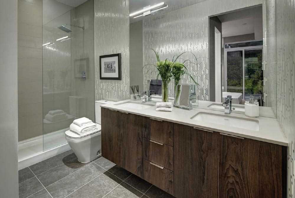 4208 Dundas St W, #323