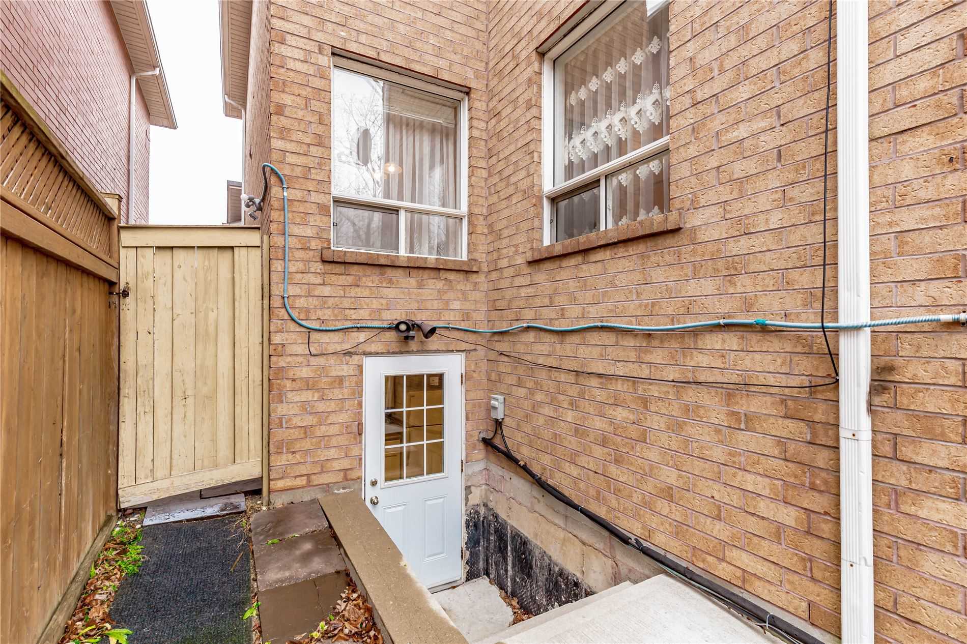 1188 Prestonwood Cres