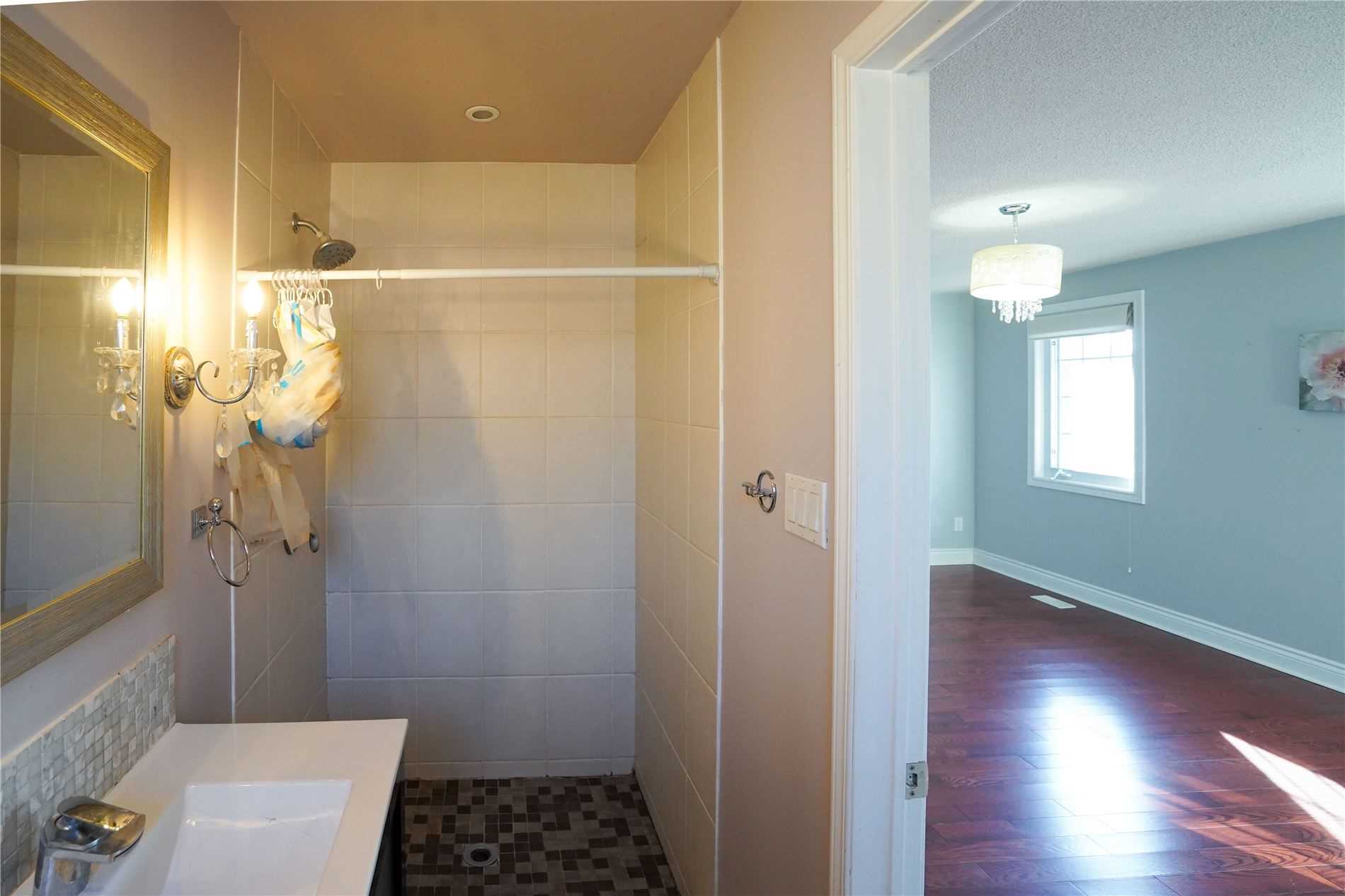 377 Parkridge Cres