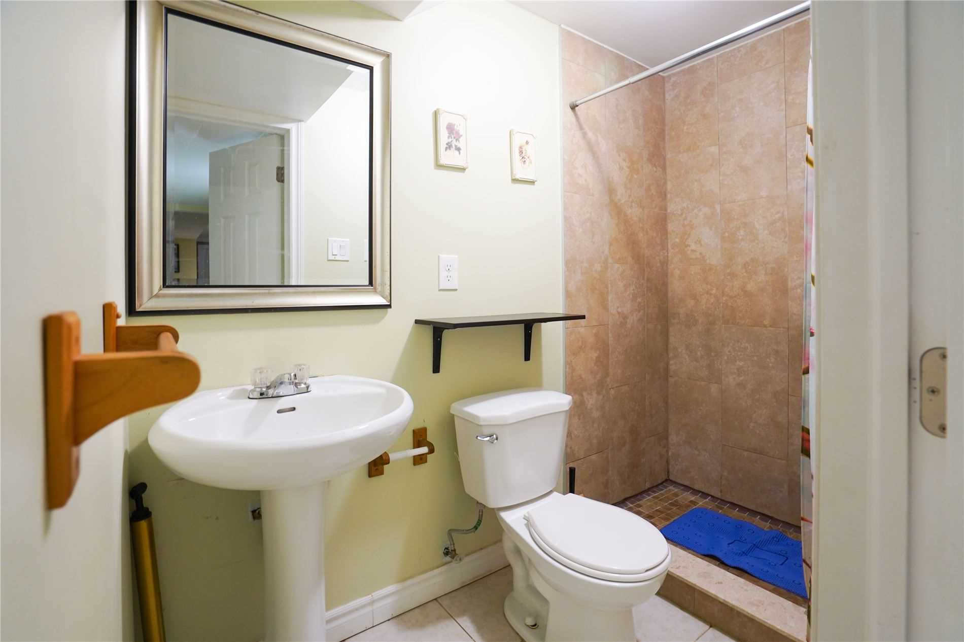 377 Parkridge Cres
