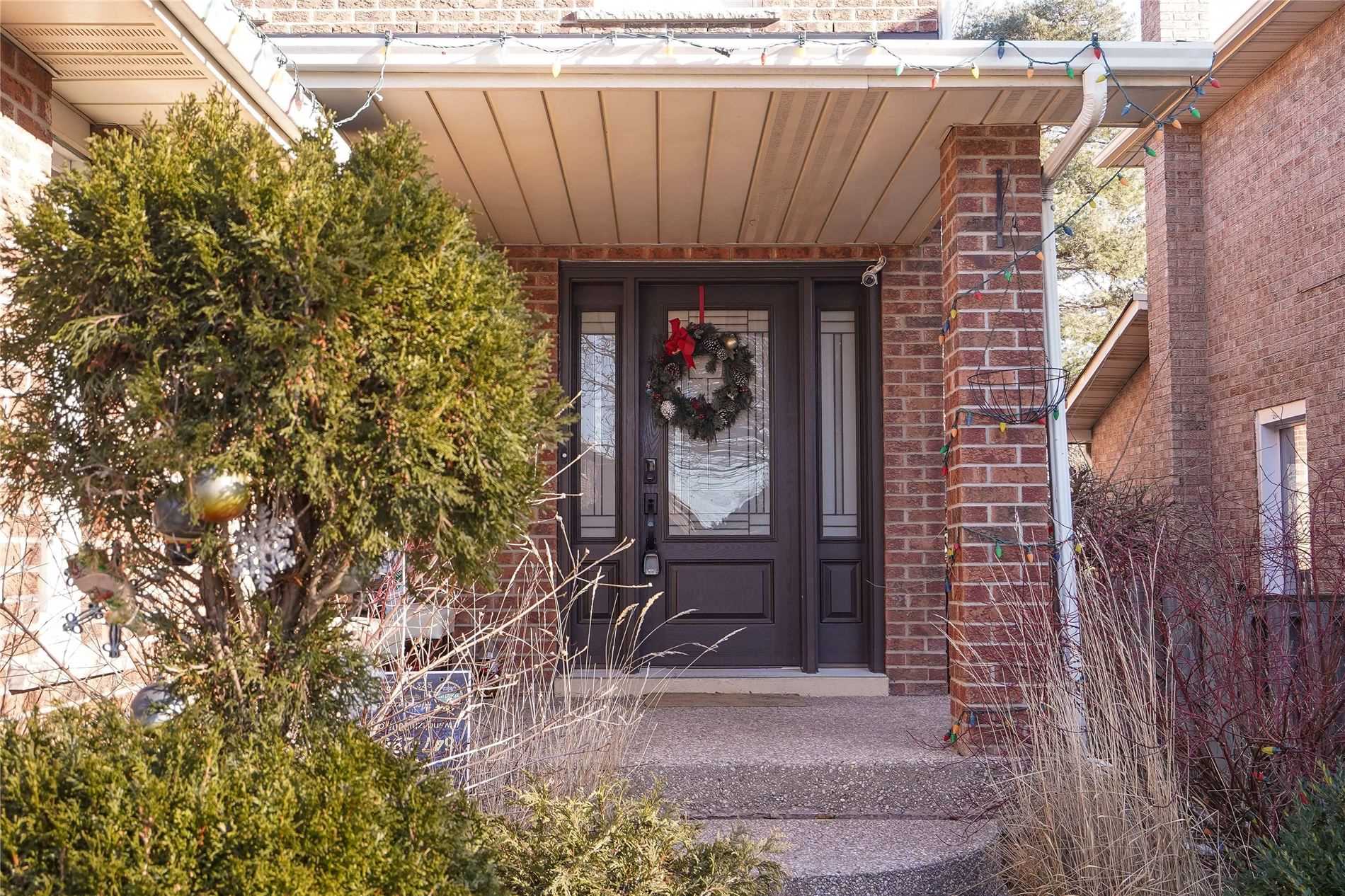 377 Parkridge Cres