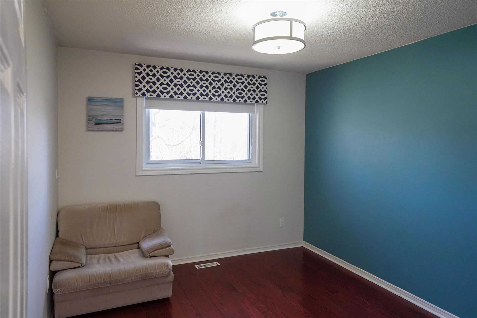 377 Parkridge Cres
