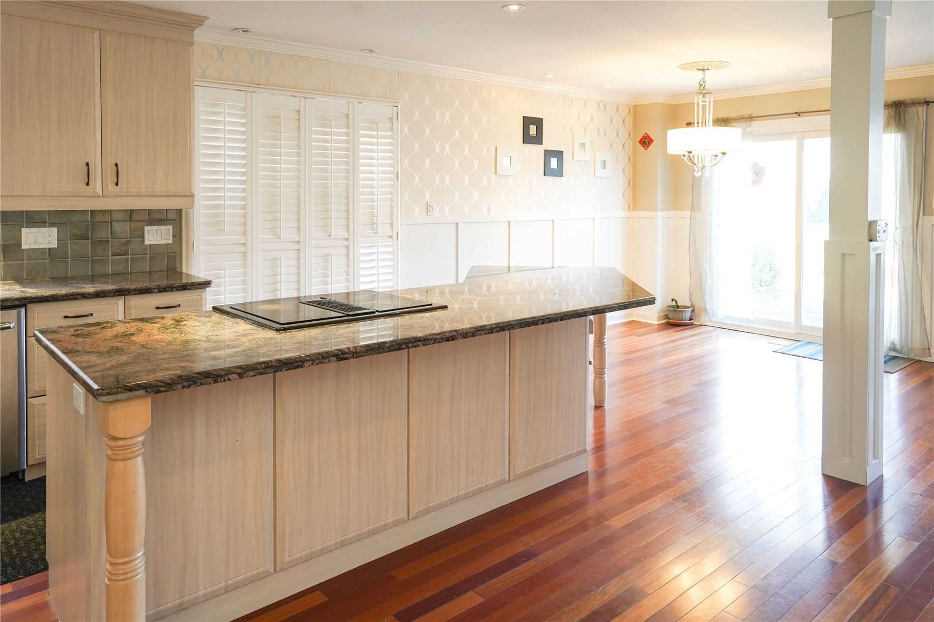 377 Parkridge Cres