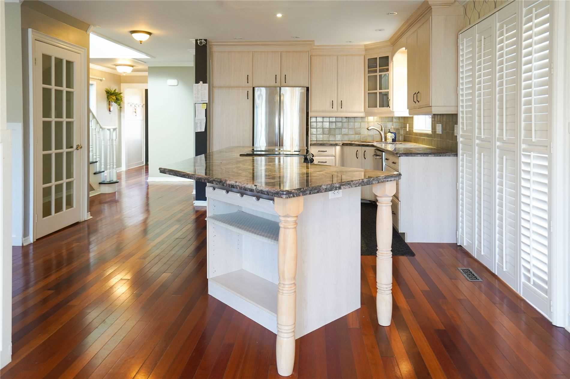 377 Parkridge Cres