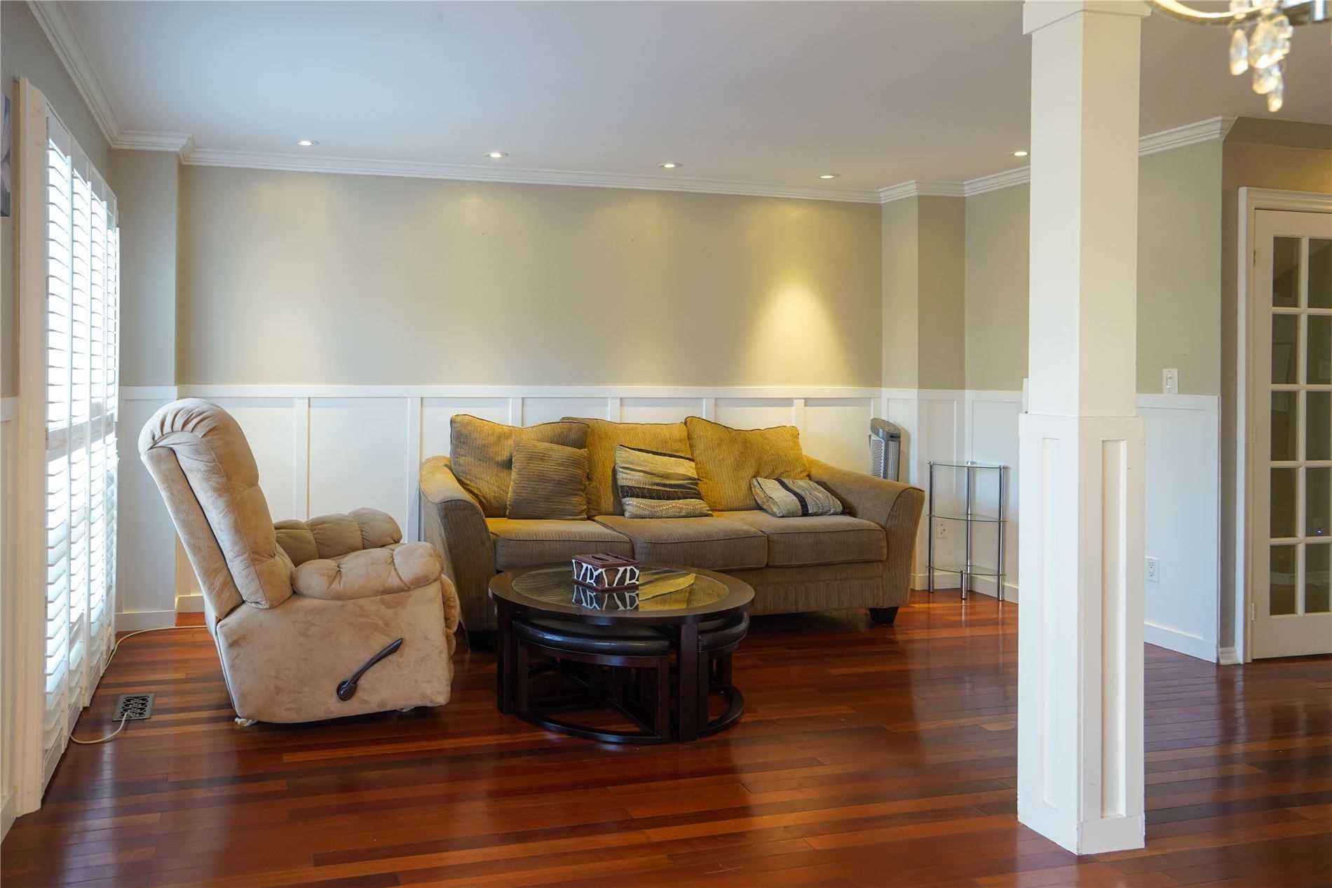 377 Parkridge Cres
