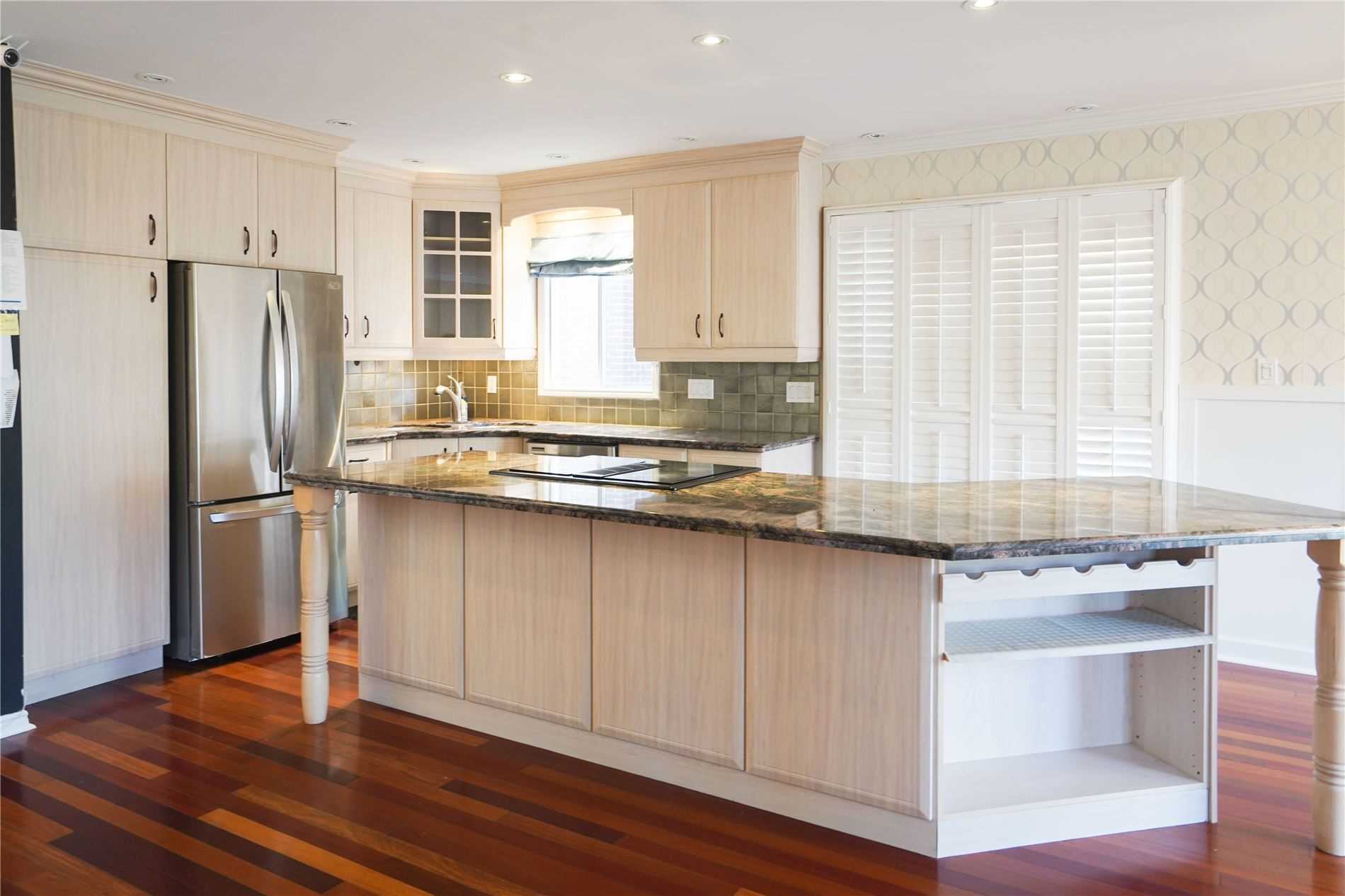 377 Parkridge Cres