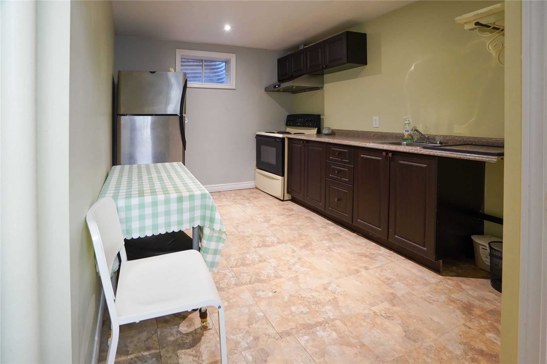 377 Parkridge Cres