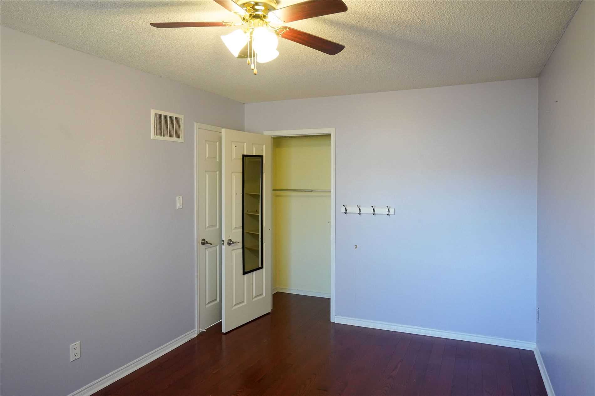 377 Parkridge Cres