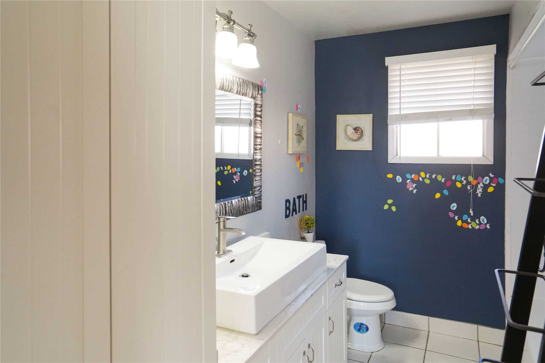 377 Parkridge Cres