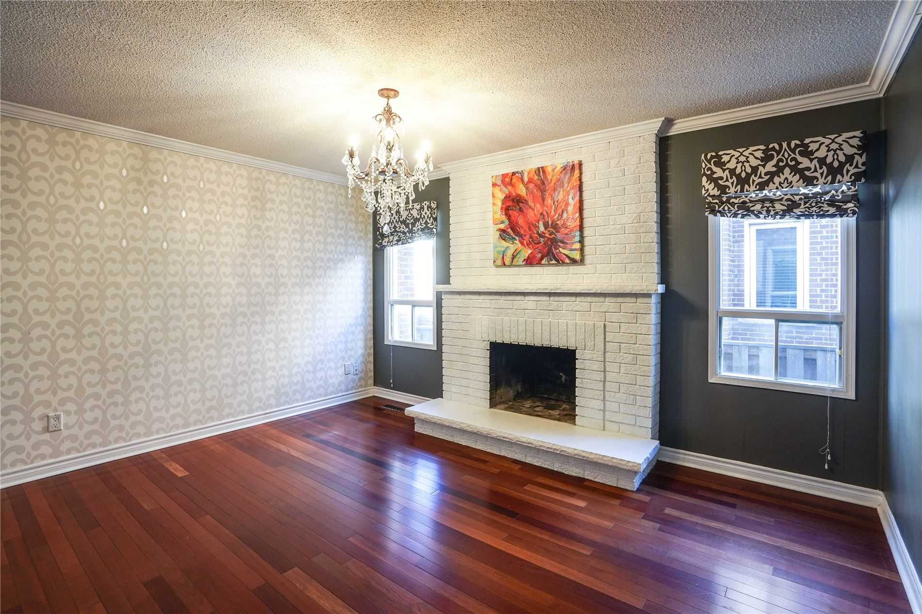 377 Parkridge Cres