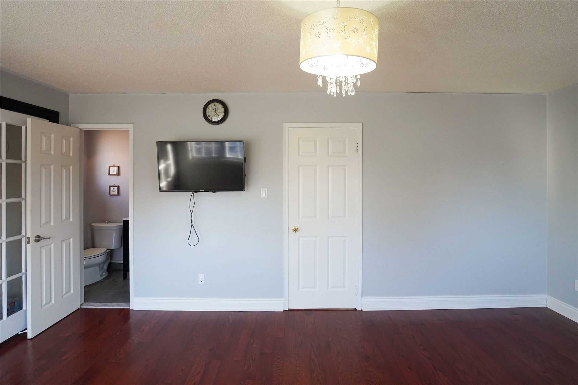 377 Parkridge Cres