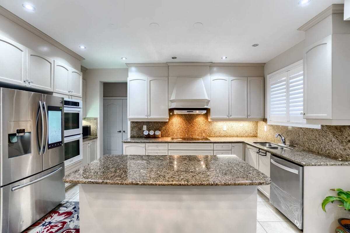 144 Bloomsbury Ave