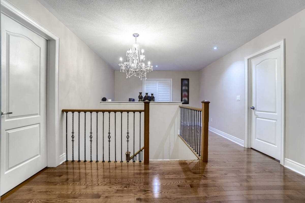 144 Bloomsbury Ave