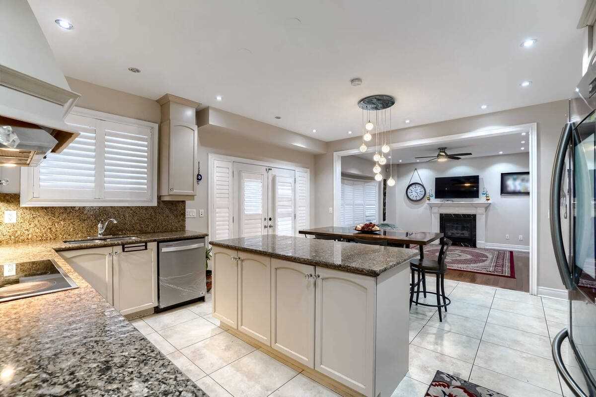144 Bloomsbury Ave