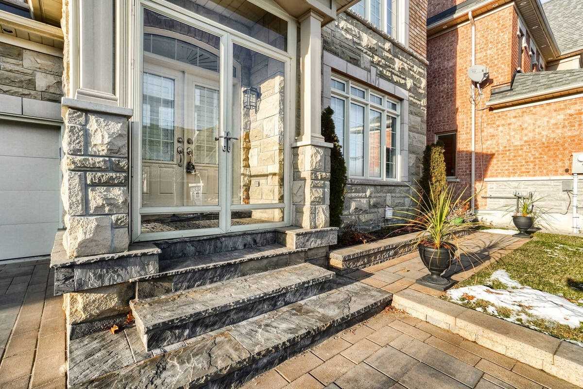 144 Bloomsbury Ave