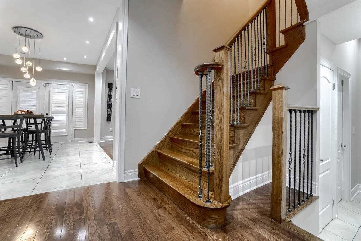 144 Bloomsbury Ave