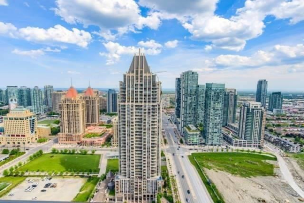 385 Prince Of Wales Dr, Mississauga