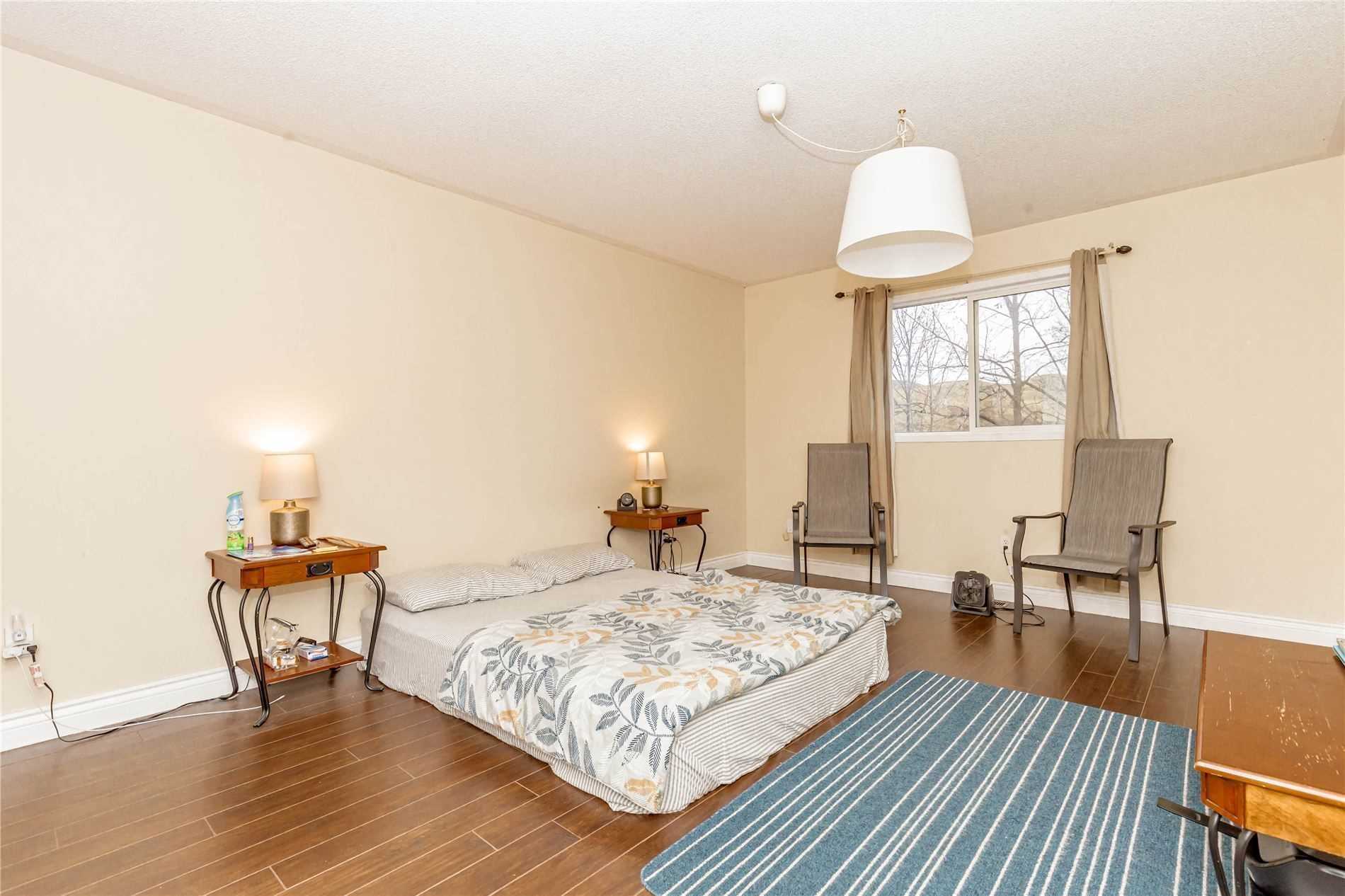 1188 Prestonwood Cres