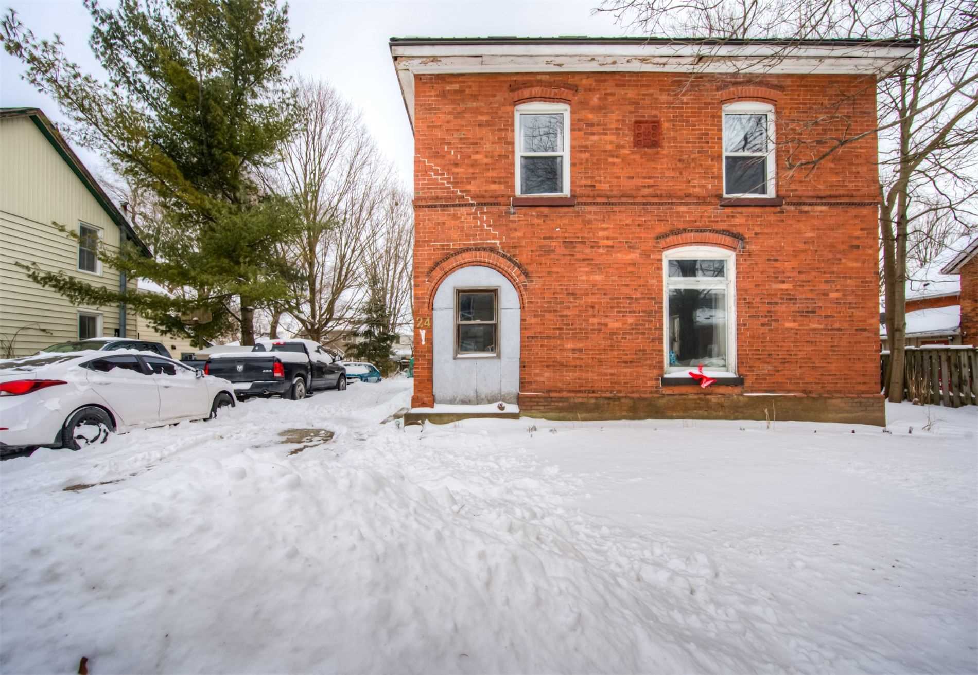 24 Mill St W