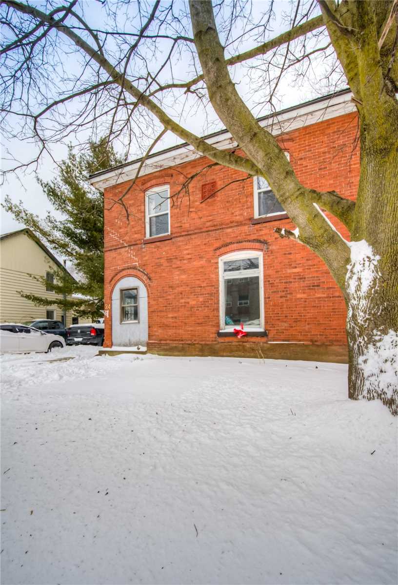 24 Mill St W