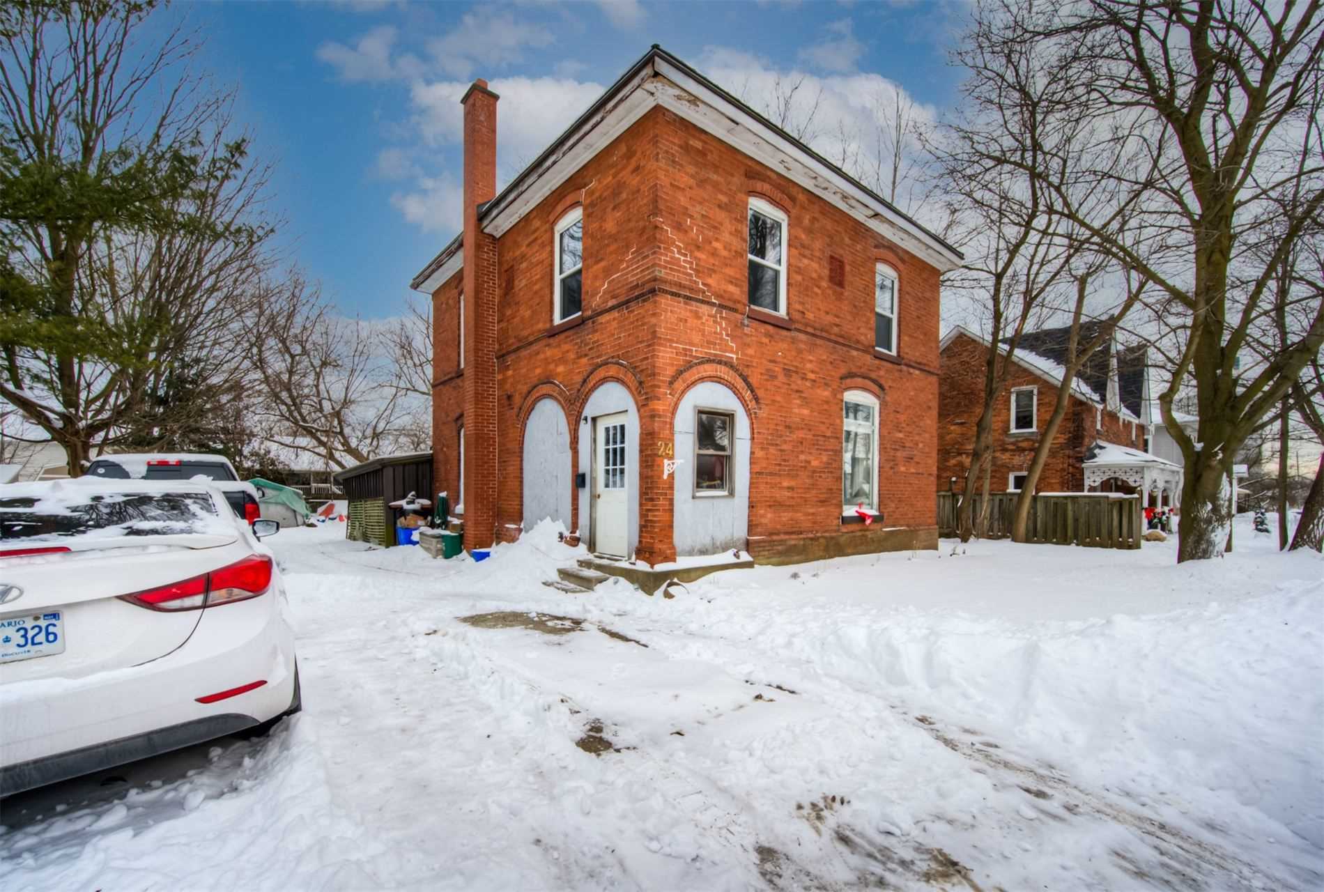 24 Mill St W