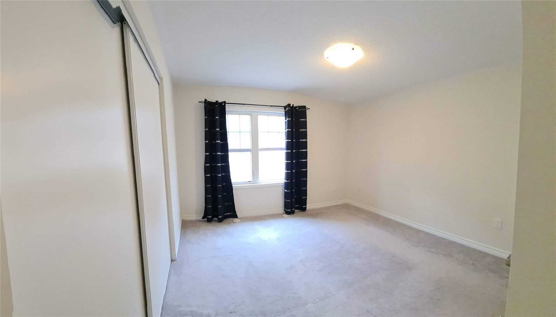 1541 Gainer Cres