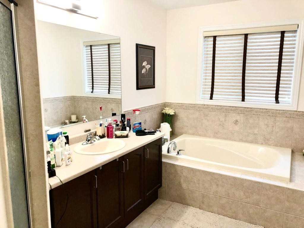 963 Transom Cres