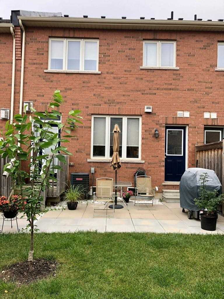 963 Transom Cres