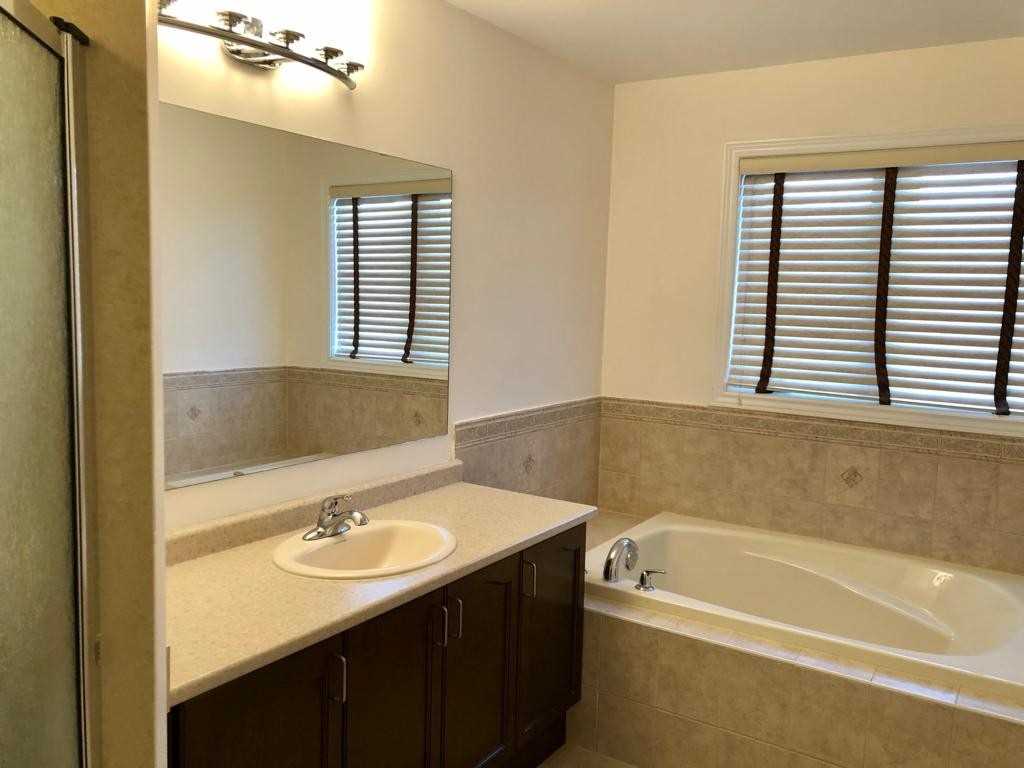 963 Transom Cres