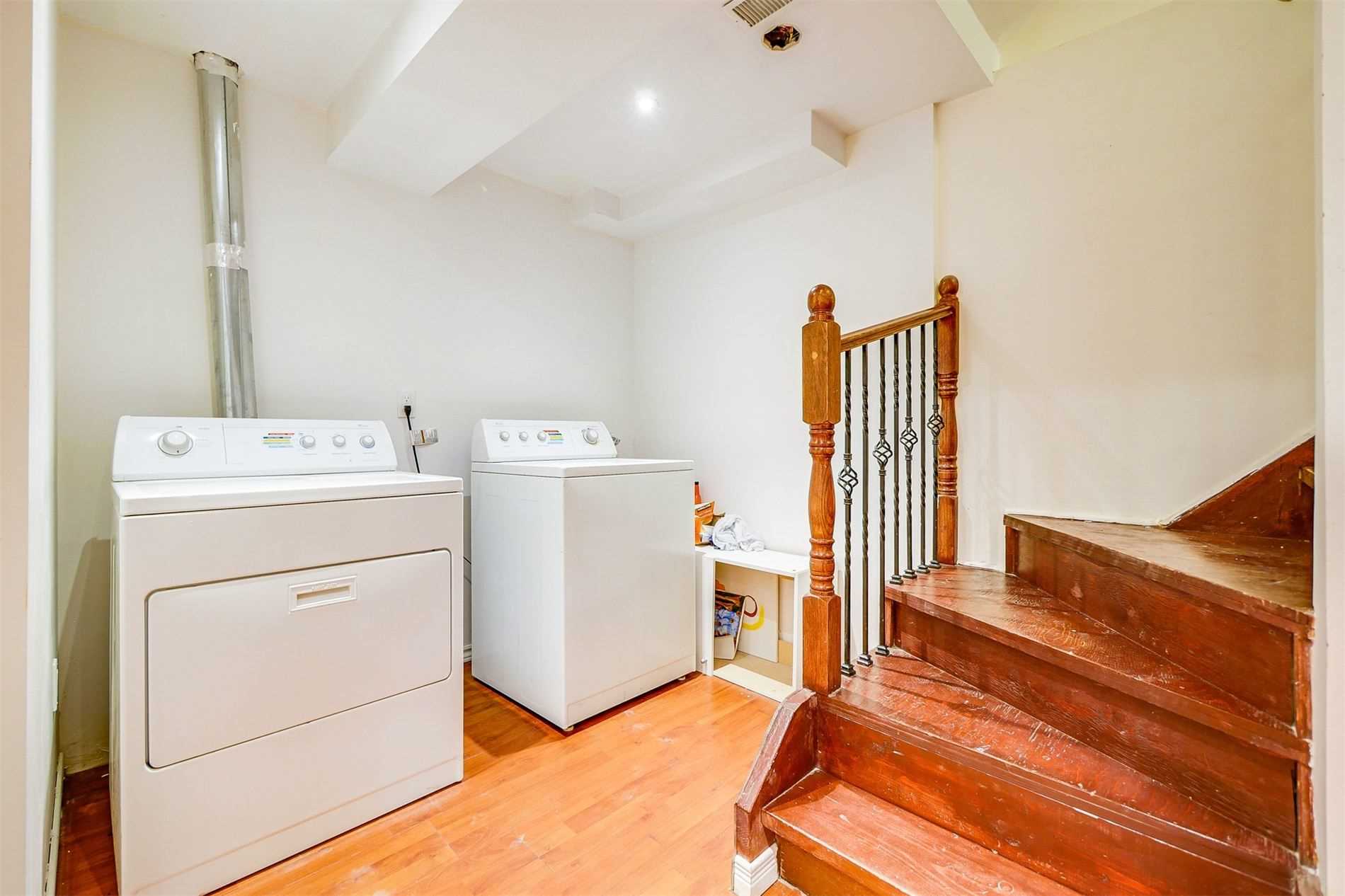 8 Rowland St
