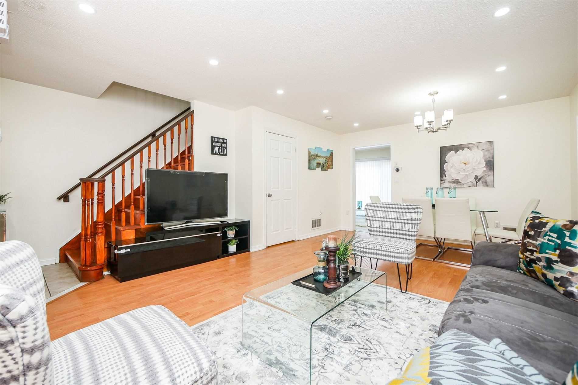 8 Rowland St