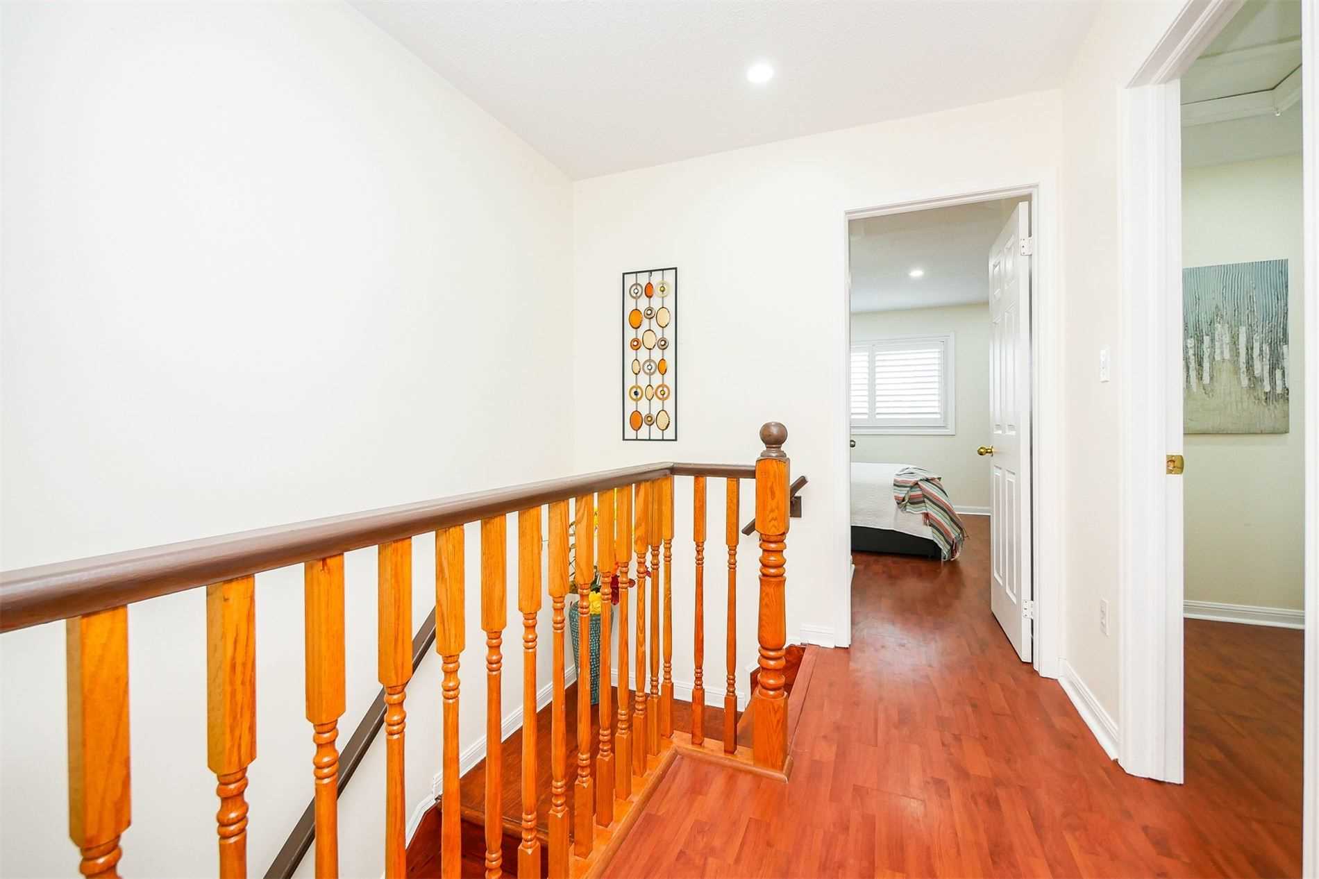 8 Rowland St