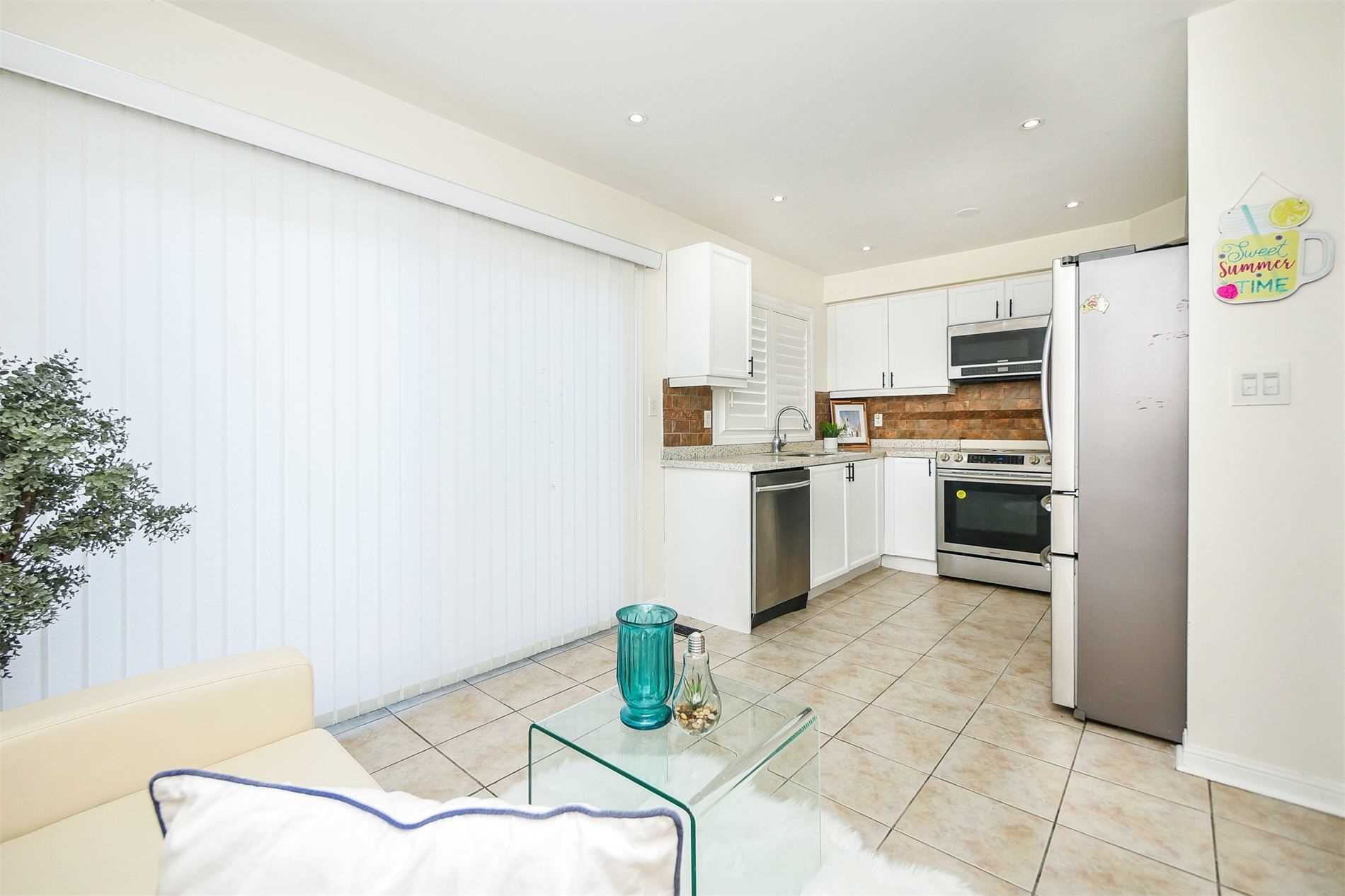 8 Rowland St