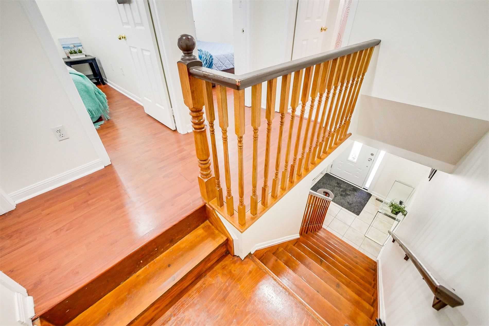 8 Rowland St