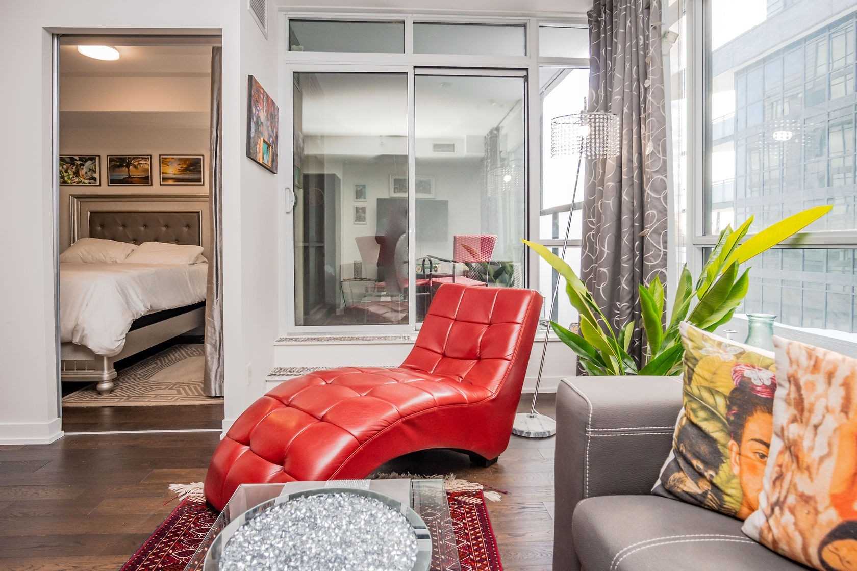 36 Howard Park Ave, #303