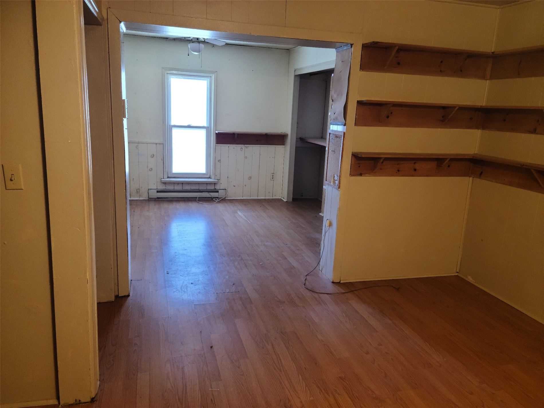 1490 Queen St W