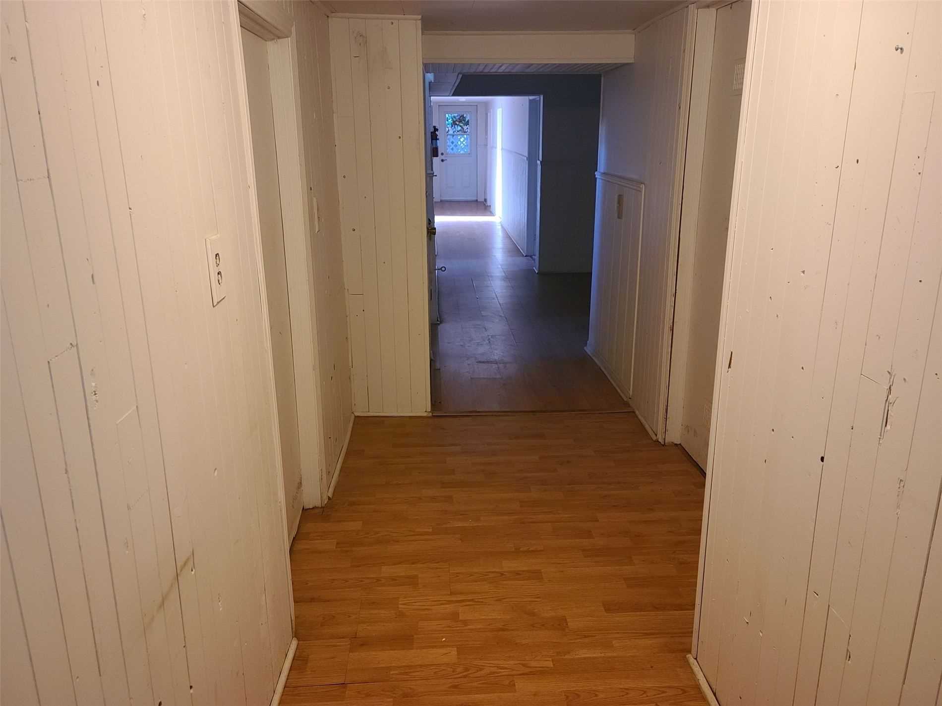 1490 Queen St W