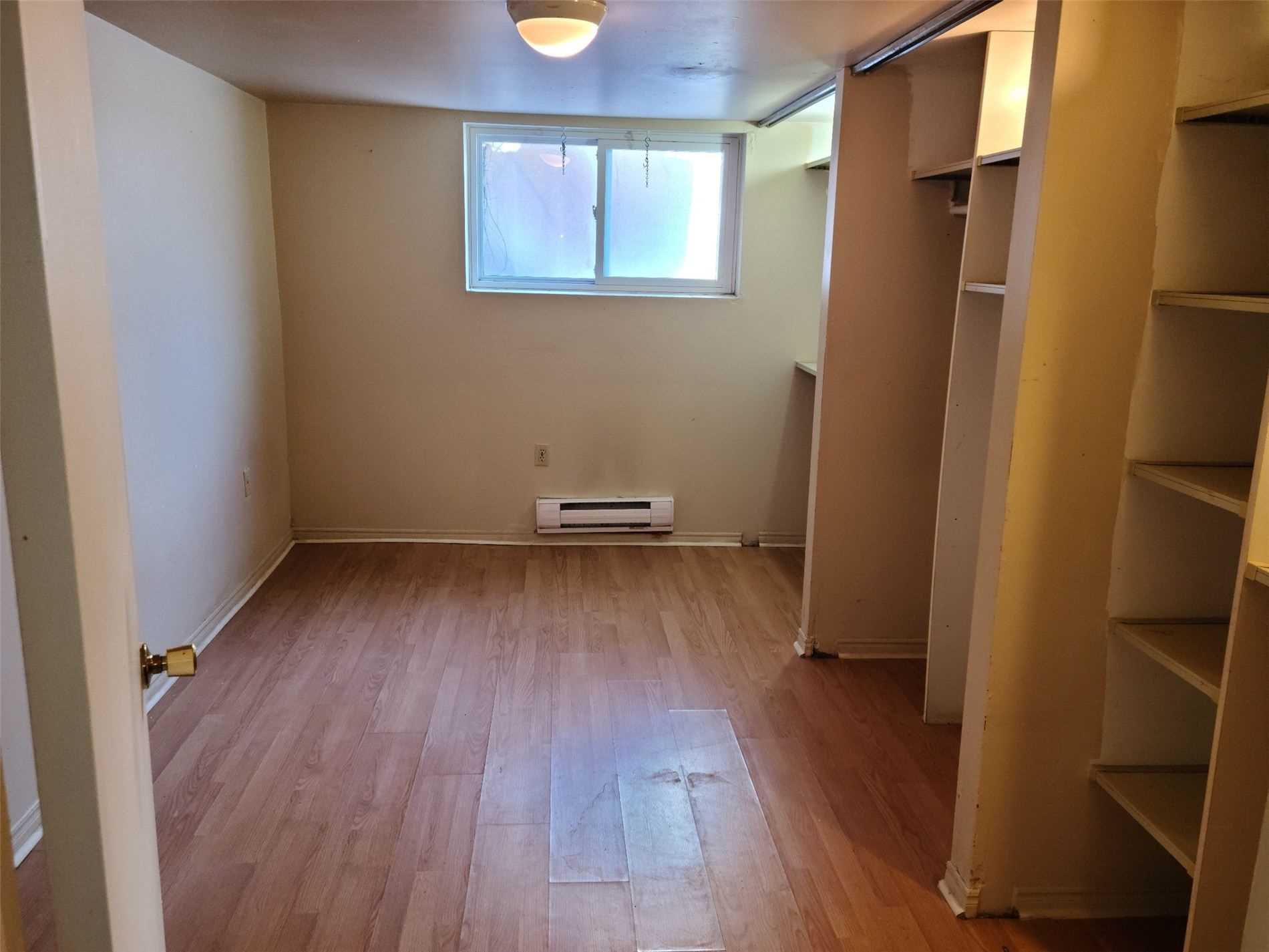 1490 Queen St W