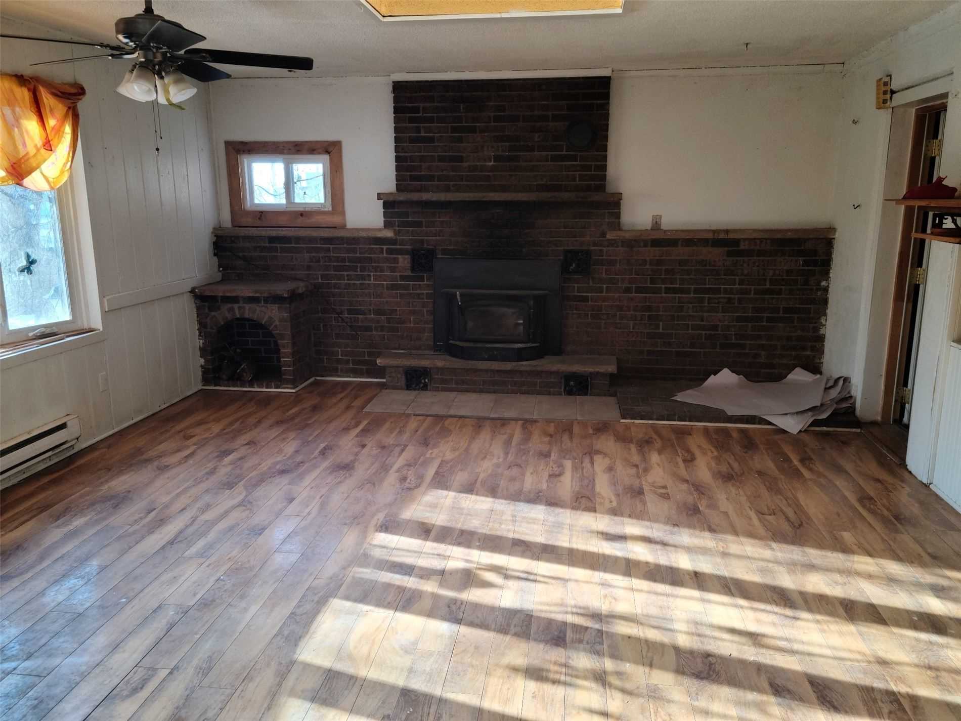 1490 Queen St W