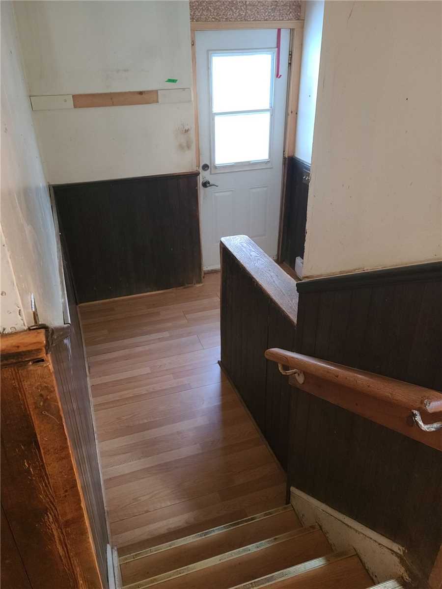 1490 Queen St W