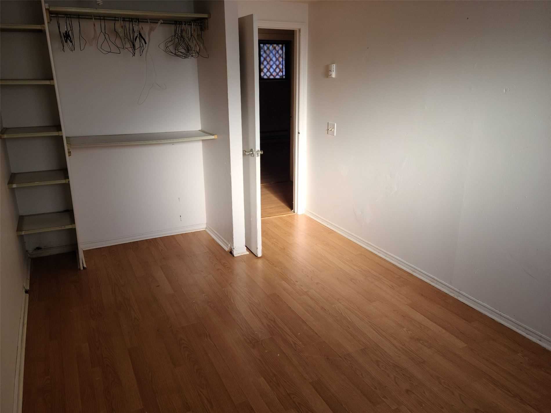 1490 Queen St W
