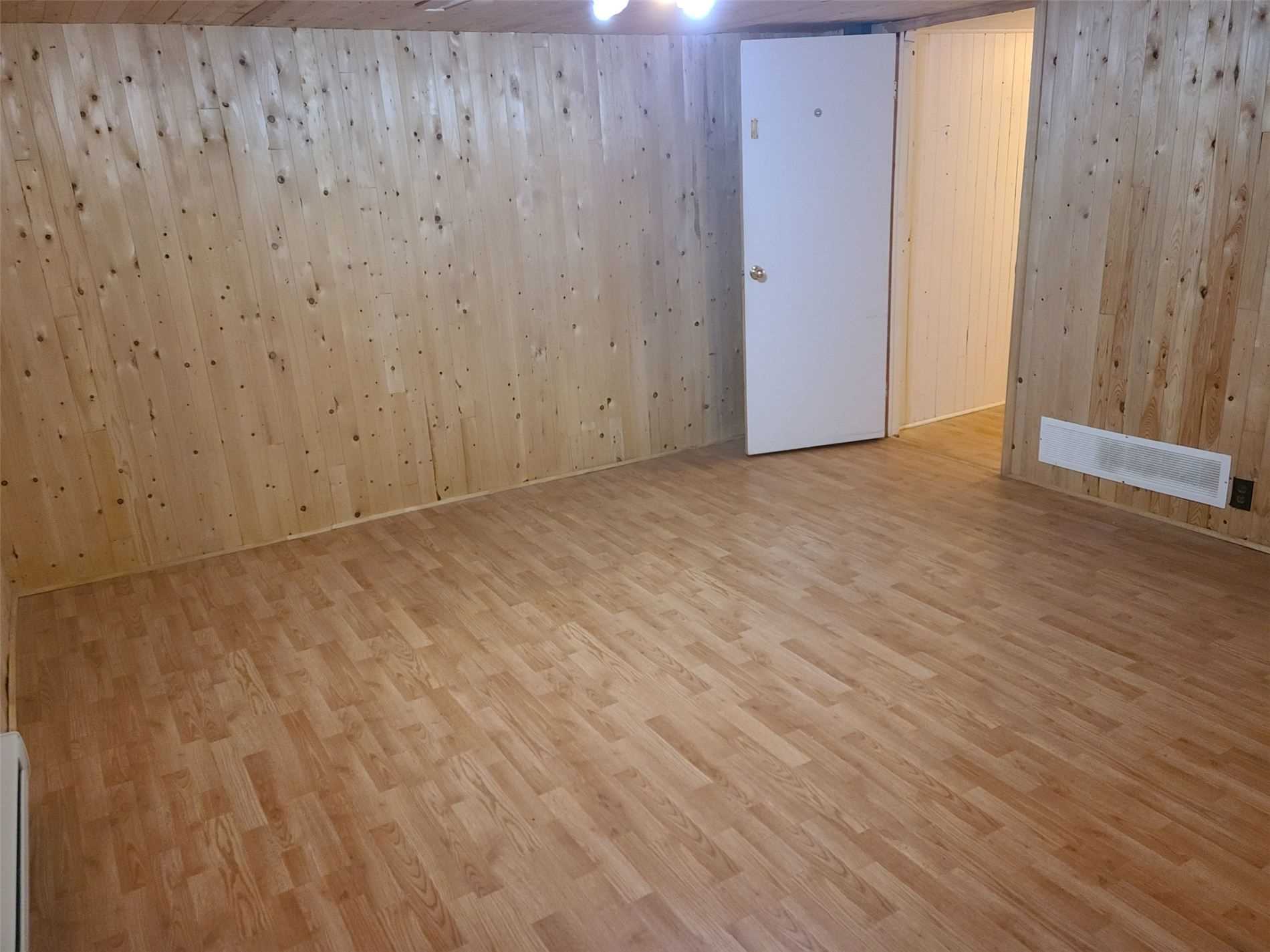 1490 Queen St W
