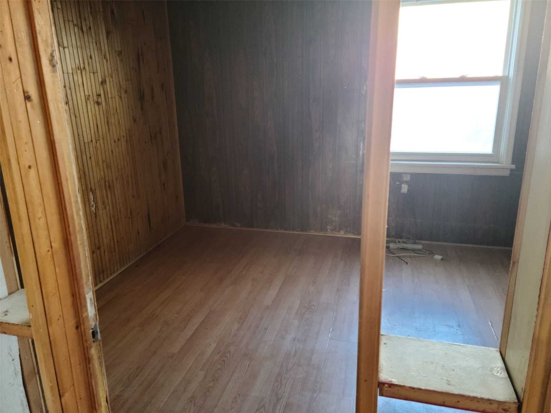 1490 Queen St W