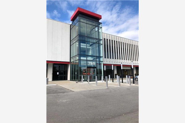 755 Queensway E, Mississauga